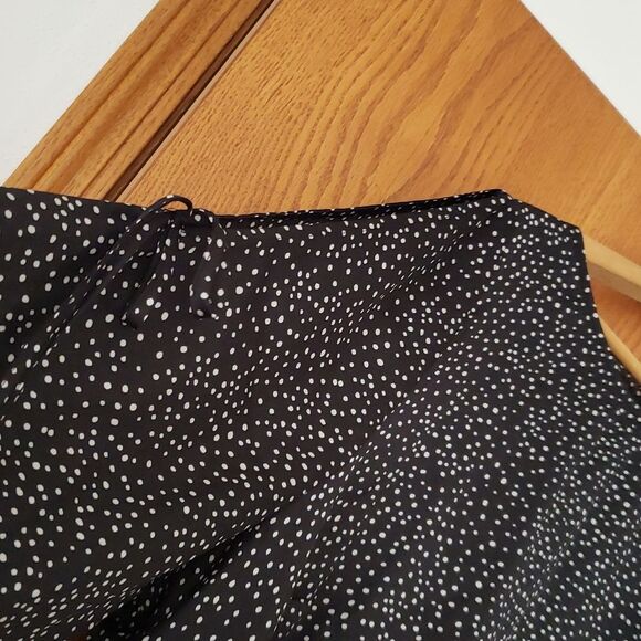 Lane Bryant Black White Polka Dot Cold Shoulder Top Sz 20 - Picture 4 of 7